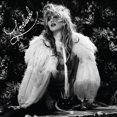 Suki Waterhouse - Loveland