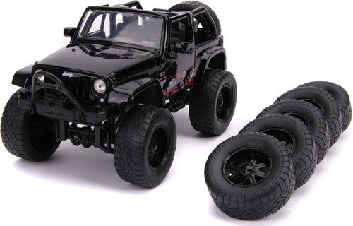 Just Trucks - 1:24 2007 Jeep Wrangler Die-Cast Truck with Rack (Black:Pink Camo)