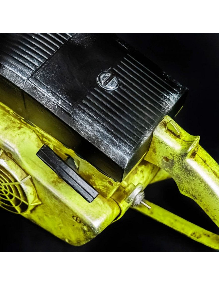 The Texas Chainsaw Massacre (1974) - Chainsaw Prop with Sound