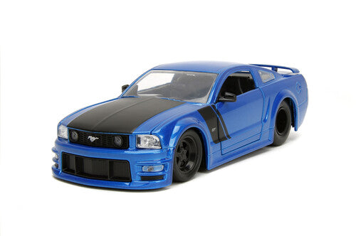 Big Time Muscle - 1:24 2006 Ford Mustang GT Die-Cast Car