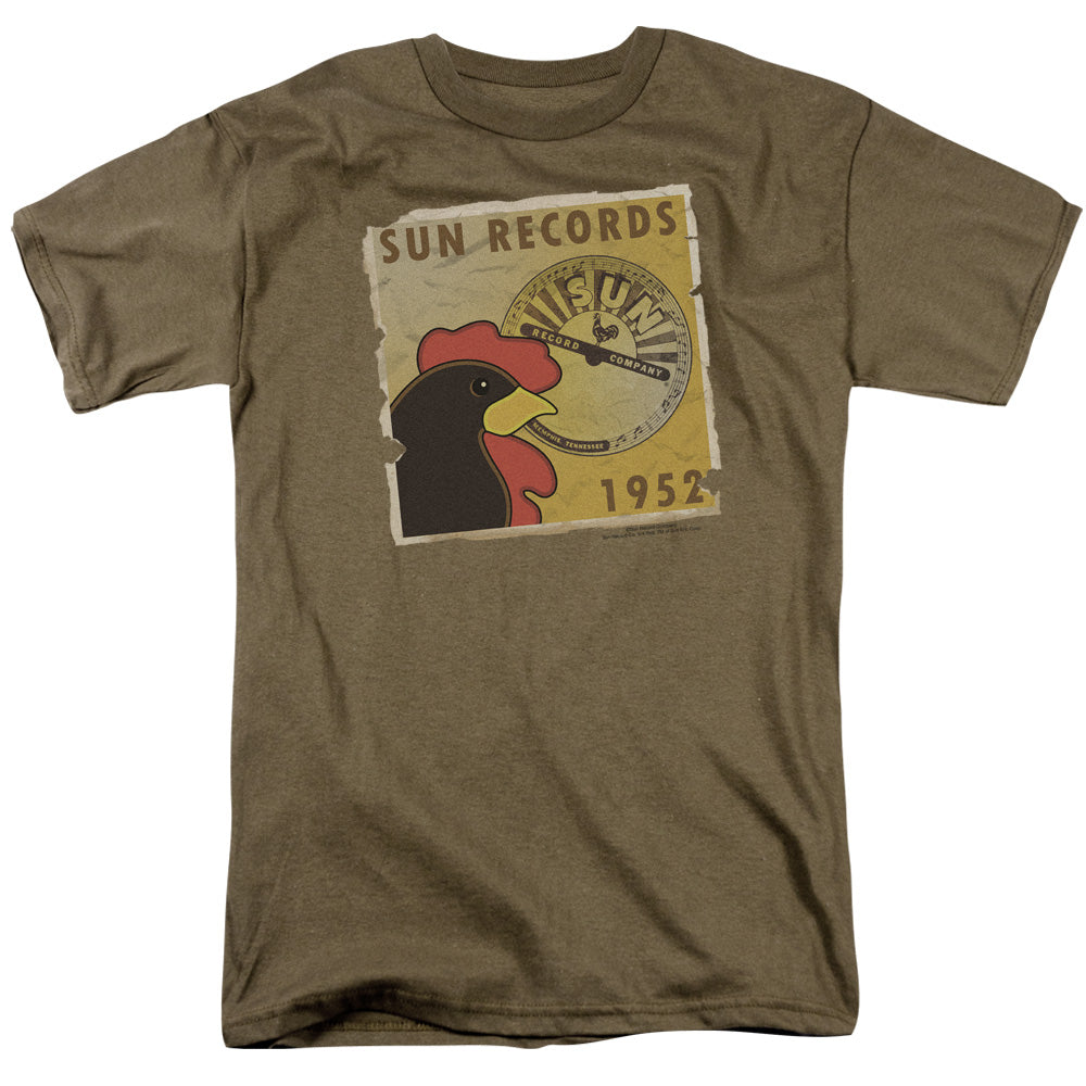 Sun - Distrsd Rooster Poster 1952 - Short Sleeve Adult 18/1 - Safari Green T-shirt