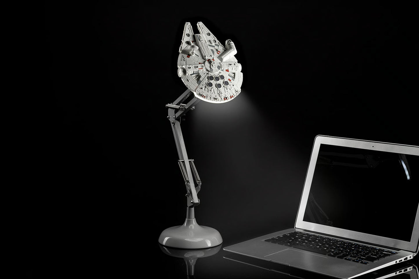 Star Wars Millennium Falcon Posable Desk Light